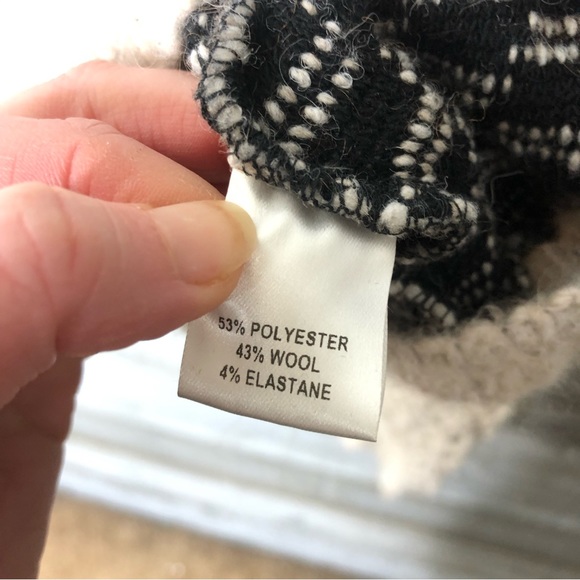 Wool blend chunky womens knit winter sweater - Picture 3 of 3